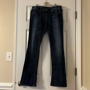 Benetton jeans size 30W medium wash skinny jeans slight flare at bottom